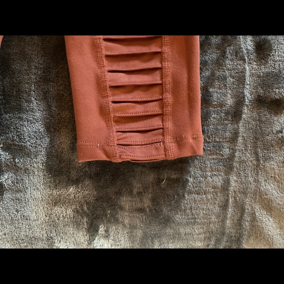 High-Waist Alo Moto Earth - Picture 9 of 9